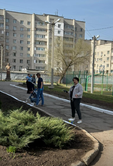 Весна – время наведения чистоты и порядка, а субботники – добрая традиция, объединяющая все поколения..