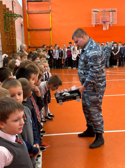 В МБОУ «Школа Nº 16» 24.10.2024г. состоялась выездная акция УМВД России по Рязанской области «Рязань - наш безопасный дом».