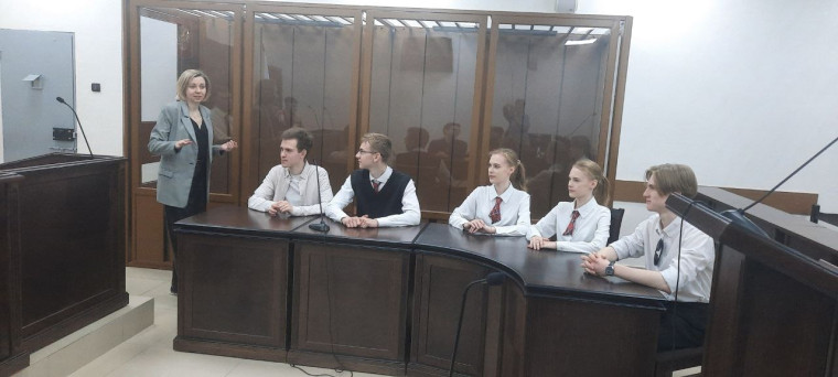 Учащиеся 11 «А» и 11 «Б» посетили с экскурсией Рязанский областной суд..